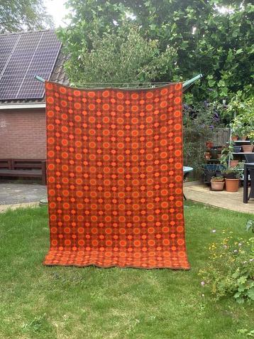 2 vintage oranje bruine dralon dekens beschikbaar voor biedingen