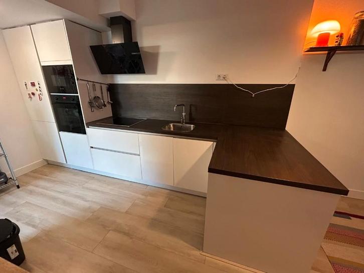 Kitchen - without appliances, Huis en Inrichting, Keuken | Complete keukens, Nieuw, Hoekkeuken, Wit, Composiet, Greeploos, Hoogglans of Gelakt