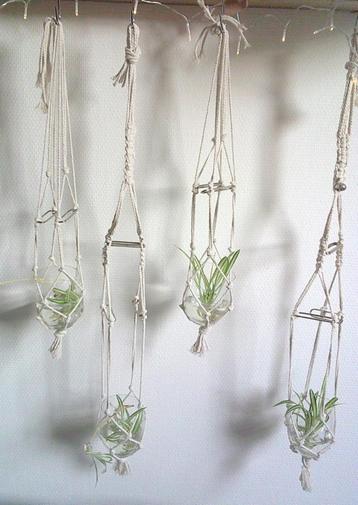 4 macramé hangers met glaasjes decoratie etc beschikbaar voor biedingen