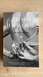 John Irving - In een mens, Zo goed als nieuw, Nederland, John Irving, Ophalen of Verzenden