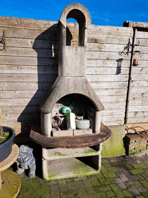 Stenen bbq incl rooster, Tuin en Terras, Houtskoolbarbecues, Gebruikt, Met accessoires, Ophalen