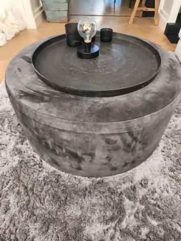 Mooie groene poef/salontafel beschikbaar voor biedingen