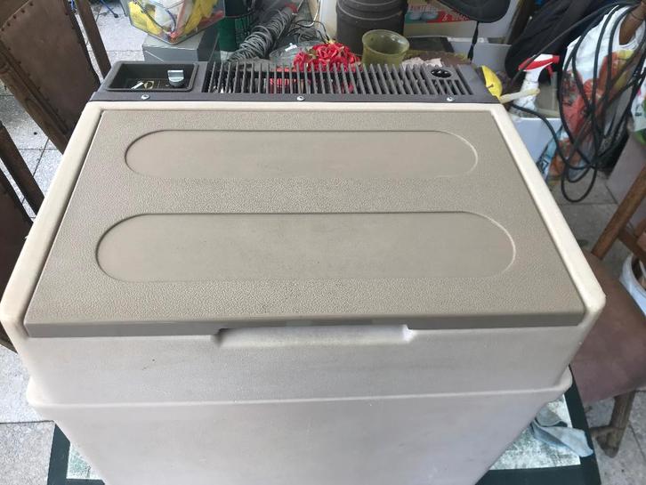koelbox 220 volt - 12 volt - gas, Caravans en Kamperen, Koelboxen, Zo goed als nieuw, Koelbox, Elektrisch, Ophalen
