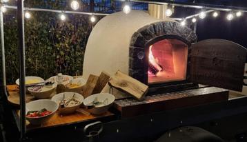 Te huur: houtgestookte pizzaoven op aanhanger beschikbaar voor biedingen