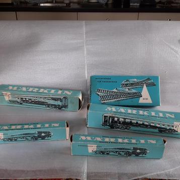 Märklin wagons 4027, 4029 4514 ( 2x ) + wissel 5121 beschikbaar voor biedingen
