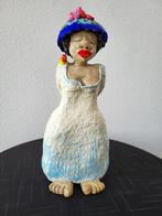 DAME MET HOED VOL BLOEMEN, beeld, keramiek, Ophalen, Nieuw, Fantasy