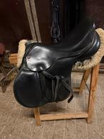 Zwart springzadel, Dieren en Toebehoren, Paarden en Pony's | Zadels, Ophalen of Verzenden, Gebruikt, Springen