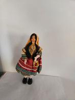 Klederdracht popje Griekenland, Verzamelen, Poppen, Ophalen of Verzenden, Zo goed als nieuw, Pop