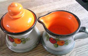 ENGADIN vintage melkkannetje en suikerpotje keramiek oranje beschikbaar voor biedingen