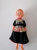 29 cm lange Lassie klederdrachtpop, Ophalen of Verzenden, Pop