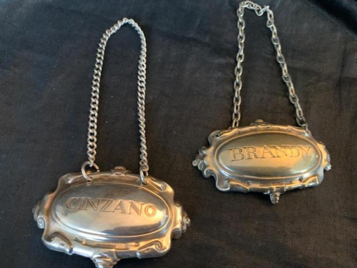 2 antieke verzilverde flessen labels, karaf labels, Antiek en Kunst, Antiek | Goud en Zilver, Ophalen of Verzenden