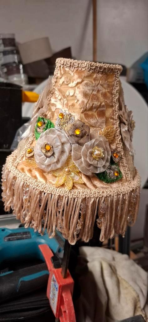 Unieke Lampenkap met Bloemen van Baroque Nieuw!, Huis en Inrichting, Lampen | Lampenkappen, Nieuw, Minder dan 25 cm, Overige vormen