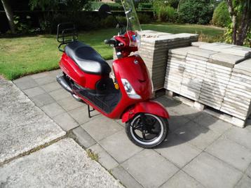  Zeer mooie  Sym Fiddle 2 50s  kilometerstand 2360 beschikbaar voor biedingen