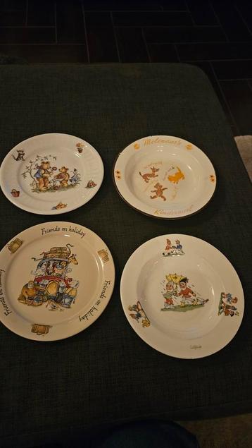 4 Vintage Kinderbordjes met leuke afbeeldingen beschikbaar voor biedingen