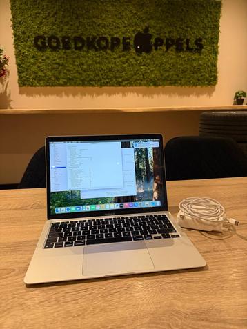 MacBook Air 13 inch m1 8GB 256GB Zilver beschikbaar voor biedingen