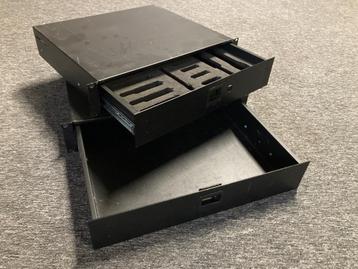 19 inch lades 2 stuks beschikbaar voor biedingen