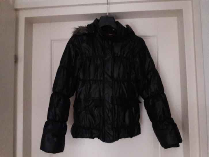 Zgan zwarte winterjas 134 - 140 zwart Beware meisje jas P&C, Kinderen en Baby's, Kinderkleding | Maat 134, Zo goed als nieuw, Meisje