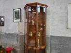 Antieke Hoge Vitrinekast | Vintage Vitrine Kast Hout Hoog, Antiek en Kunst, Antiek | Meubels | Kasten, Ophalen of Verzenden