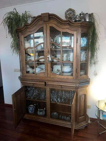 Prachtige Antieke kast met sloten🔑🤩 beschikbaar voor biedingen
