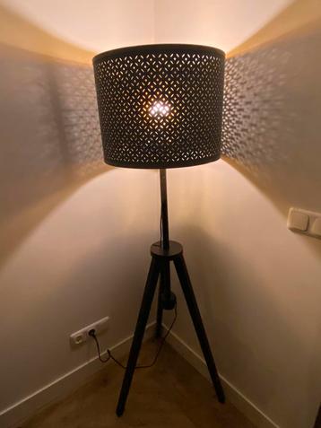 2x staande lamp LAUTERS zwart + messing/groene kap NYMÖ