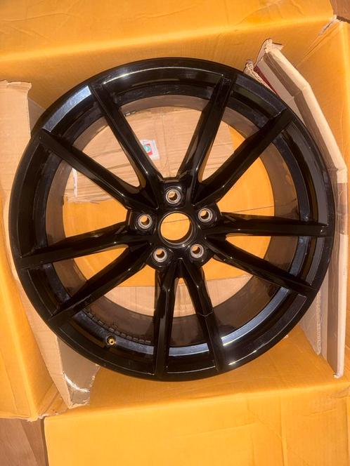 Volkswagen Golf 7.5 R Pretoria velg Orgineel Lees!!!!!!!!!, Auto-onderdelen, Banden en Velgen, Velg(en), Zomerbanden, 19 inch