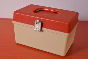 Retro vintage kunststof jaren 70 Curver naaidoos / naaidozen beschikbaar voor biedingen