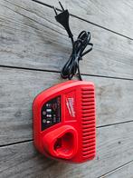Milwaukee acculader  12v, Doe-het-zelf en Verbouw, Ophalen of Verzenden, Zo goed als nieuw