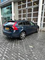 Volvo V60 D6 215pk Plug-in Hybrid 2015 Blauw, Auto's, Volvo, 1849 kg, 1800 kg, Blauw, Leder en Stof