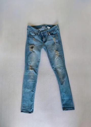 H&M Skinny Low Waist Jeans - Maat 29/30 - Met destroyed deta beschikbaar voor biedingen
