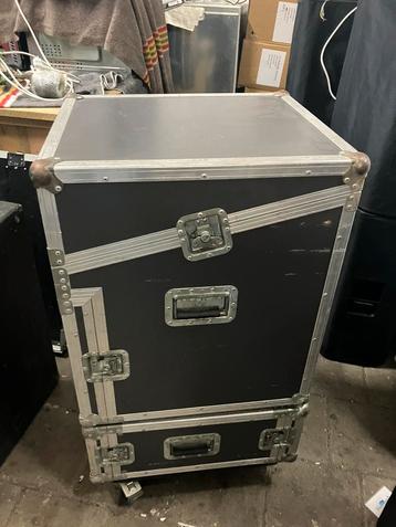 Flightcase taperack 19 inch 2 delig op wielen IZGS Bieden beschikbaar voor biedingen