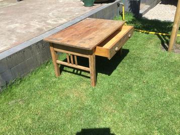 Antiek grenen salontafel beschikbaar voor biedingen