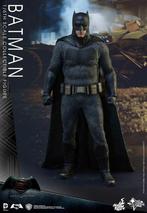 Hot Toys MMS342 Batman with Tech Cowl incl. Jaxon Xu cape, Ophalen of Verzenden, Zo goed als nieuw, Film, Actiefiguur of Pop