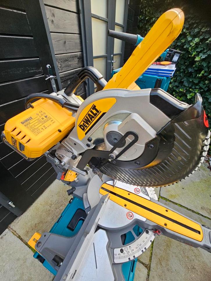 Dewalt accu afkortzaag 54V, Doe-het-zelf en Verbouw, Gereedschap | Zaagmachines, Zo goed als nieuw, Afkortzaag, 1200 watt of meer