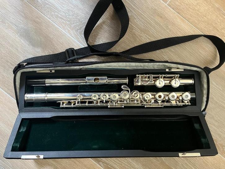 Pearl PF-506 + accessoires, Muziek en Instrumenten, Blaasinstrumenten | Dwarsfluiten en Piccolo's, Zo goed als nieuw, Dwarsfluit