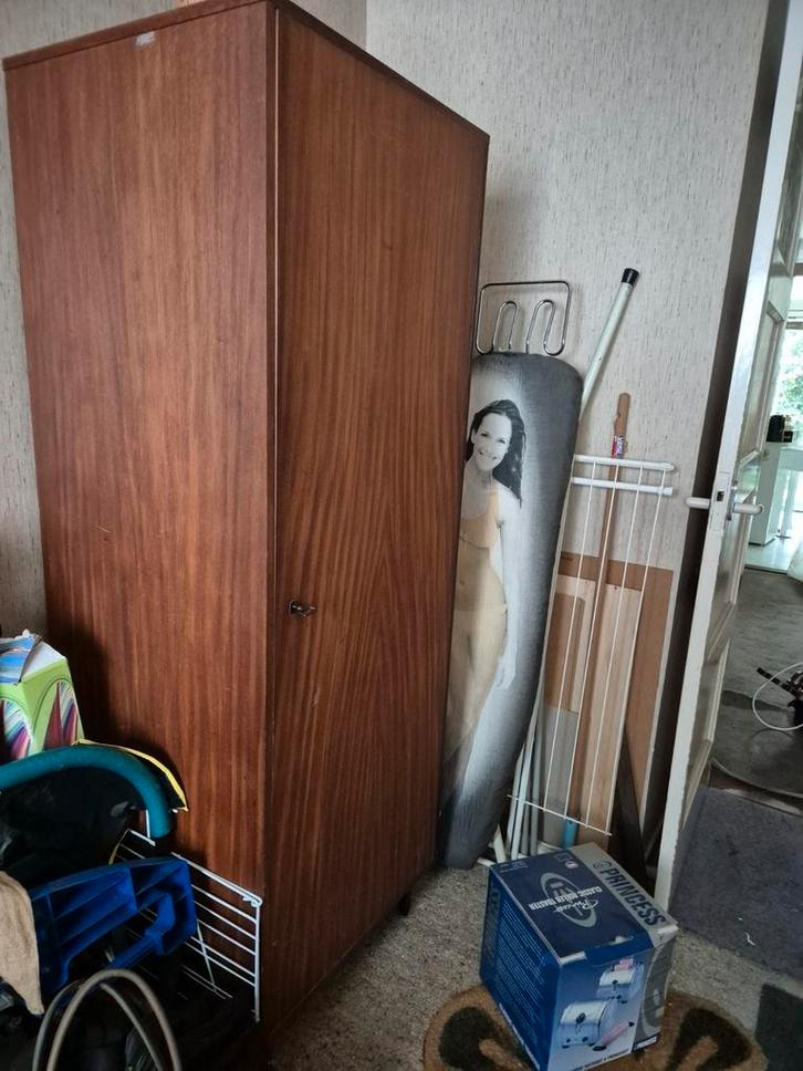 Kledingkast 55d x 60b x 170h uiterlijk 16/11 ophalen, Huis en Inrichting, Kasten | Kledingkasten, Gebruikt, 150 tot 200 cm, 50 tot 100 cm