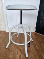 Nieuwe metalen witte kruk - BY-BOO, Huis en Inrichting, Stoelen, Wit, Nieuw, Ophalen of Verzenden, Metaal