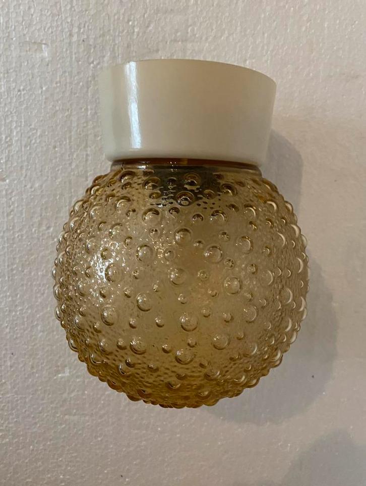 Jaren 70 plafondlamp, amber glazen bolletje, Huis en Inrichting, Lampen | Plafondlampen, Gebruikt, Glas, Kunststof, Ophalen of Verzenden