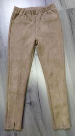Nieuw: Suedine Broek Zoso Maat S, Kleding | Dames, Broeken en Pantalons, Beige, Nieuw, Ophalen of Verzenden, Maat 36 (S)