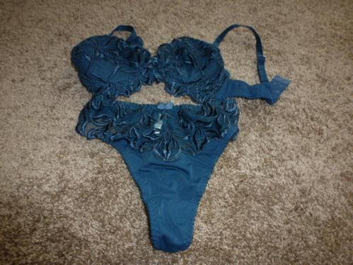 1 super mooi blauw setje lingerie string met BH maat 70 A, Kleding | Dames, Ondergoed en Lingerie, Setje, Blauw, Ophalen of Verzenden