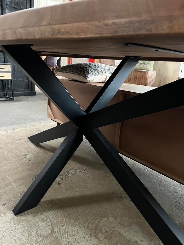 Ovale eettafel mangohout matrixpoot zwart metaal actieprijs, Huis en Inrichting, Tafels | Eettafels, Overige houtsoorten, Vijf personen of meer
