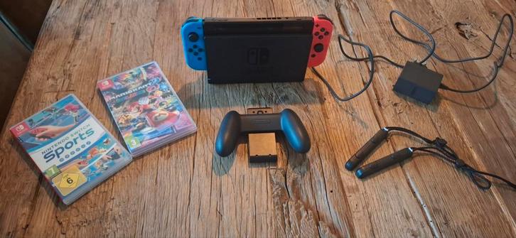 Nintendo Switch, Spelcomputers en Games, Spelcomputers | Nintendo Switch, Zo goed als nieuw, Switch Original, Met 2 controllers