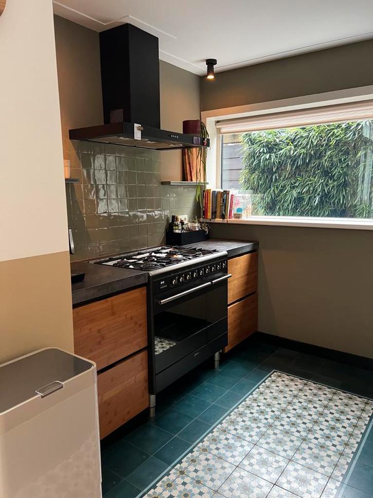 Bamboe houten keuken met betonnen blad + topapparatuur, Huis en Inrichting, Keuken | Complete keukens, Gebruikt, Dubbelwandige keuken