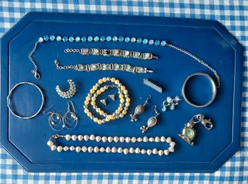 4 armbanden2 tibetaans3 kettingen 2x broches 4x steek oorbel beschikbaar voor biedingen