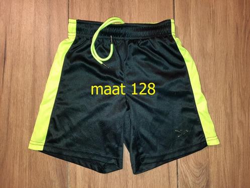 Sportbroekje / (voetbal)short / korte broek maat 128, Kinderen en Baby's, Kinderkleding | Maat 128, Gebruikt, Jongen, Sport- of Zwemkleding