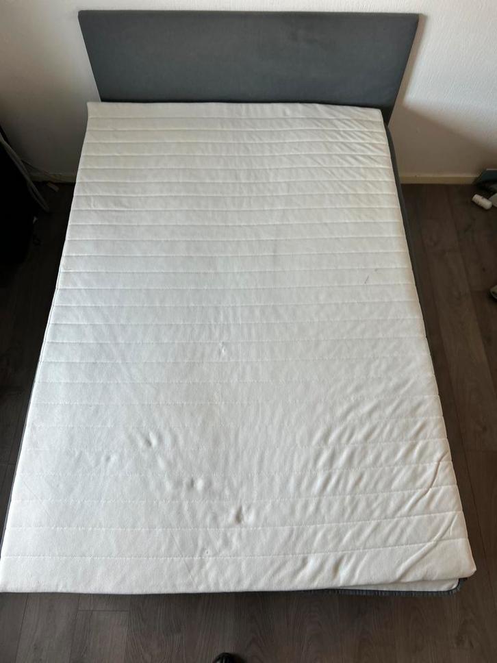 IKEA Bed 140x200 - SÄBÖVIK, Huis en Inrichting, Slaapkamer | Bedden, Zo goed als nieuw, Tweepersoons, 140 cm, 200 cm, Stof, Grijs