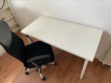Tafel en/of bureaustoel beschikbaar voor biedingen