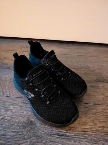 Zwarte Skechers beschikbaar voor biedingen