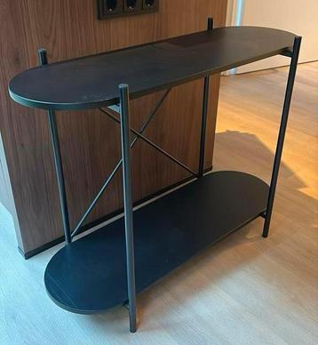 Mooie zwarte side table beschikbaar voor biedingen