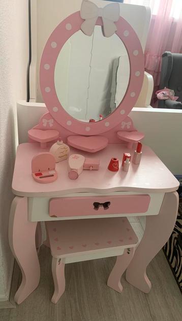 Makeup tafel/ kaptafel kleuters beschikbaar voor biedingen