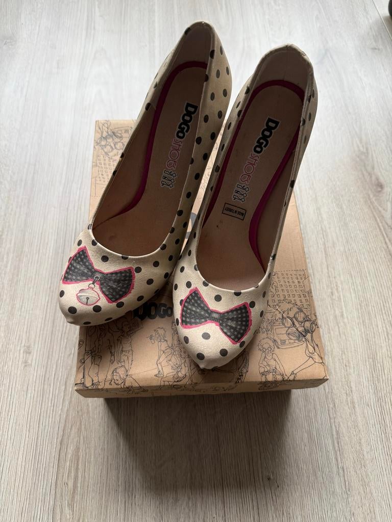 DOGO Pumps "Polka Dot & Bow" - Maat 39, Ophalen of Verzenden, Zo goed als nieuw, Beige, Pumps